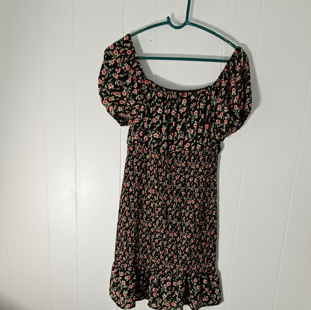 Almost famous Smocked off shoulder dress Blck / Red